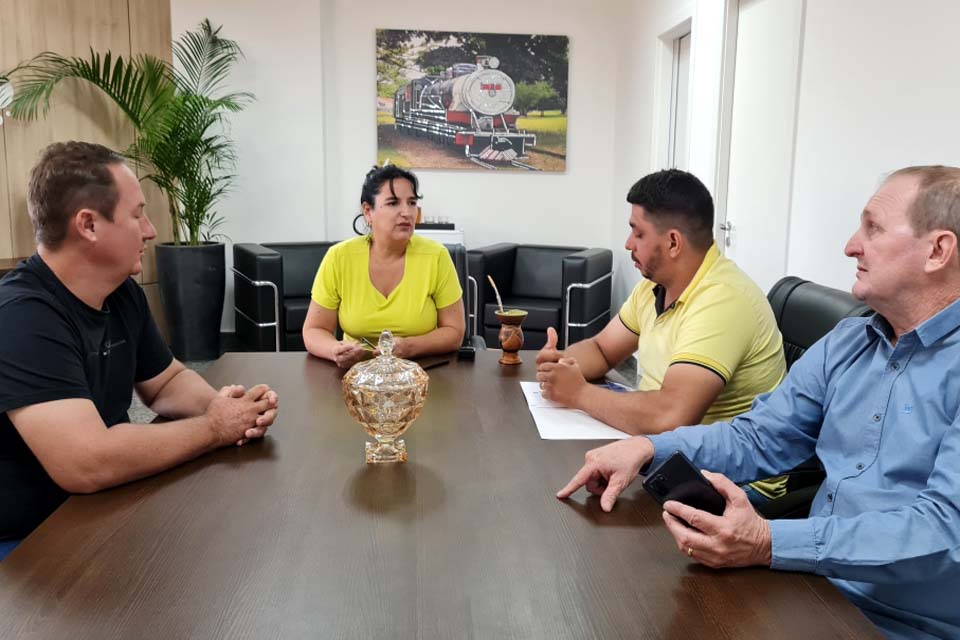 Vereadores de São Felipe solicitam apoio do deputado Jean Mendonça para recuperação de estradas