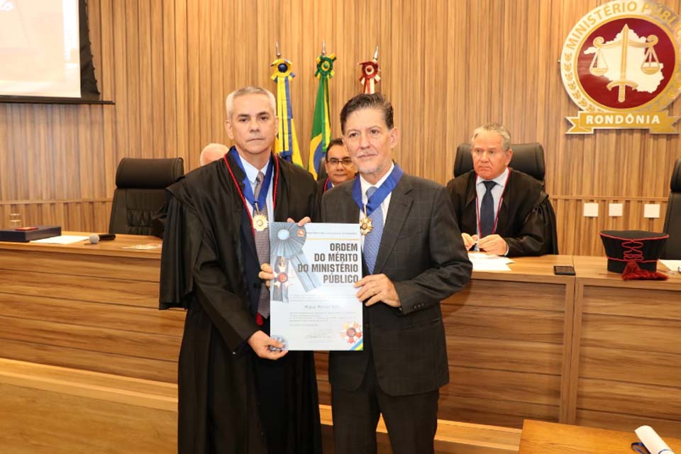 Desembargador do TJRO recebe medalha da Ordem do Mérito no Ministério Público do Estado