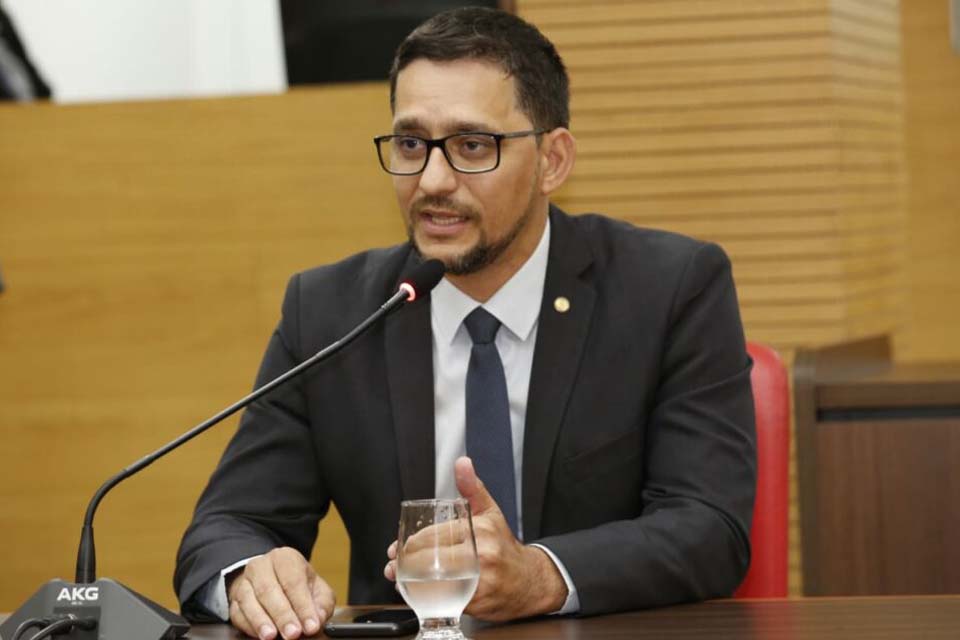 Deputado Anderson intercede e Governo retoma obra parada há mais de um ano