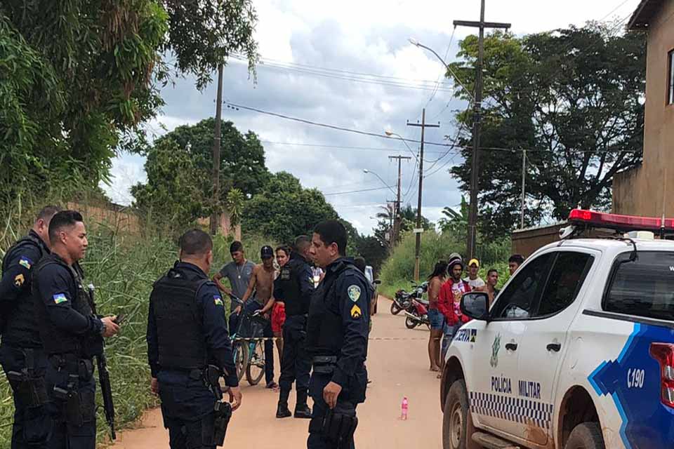 Bandidos disfarçados roubam R$7 mil em assalto a loja de cimentos