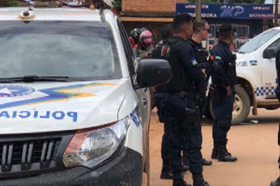 Vigilante de escola tem arma e colete balístico roubados por bandido 