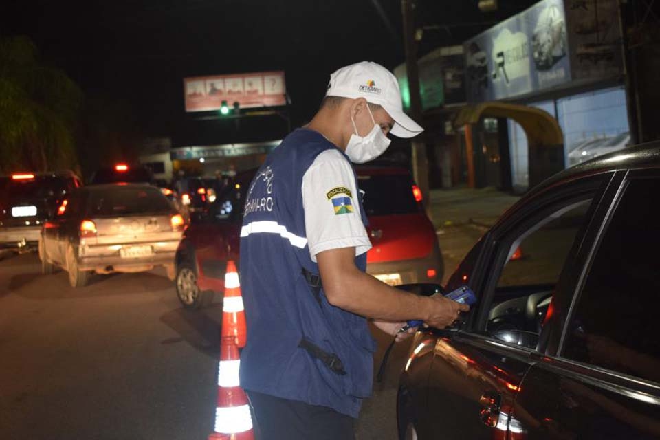 Detran Rondônia flagra motoristas dirigindo alcoolizados durante Operação Lei Seca no fim de semana, em Porto Velho