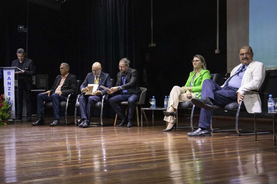 II Aprimore: Trajetória e Atuação dos CMEs é aberto no Teatro Banzeiros