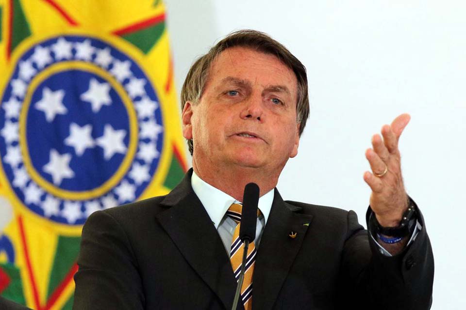 Bolsonaro recebe credenciais de três novos embaixadores no Brasil