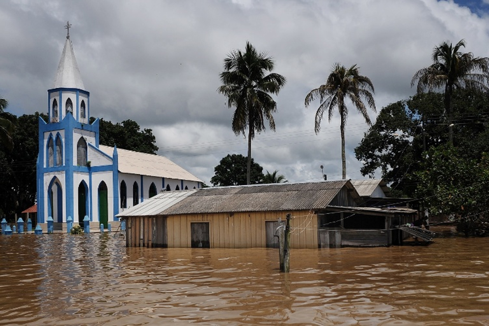 Justiça de Rondônia condena Santo Antônio Energia a indenizar em mais de R$ 1,3 milhão cinco famílias que perderam tudo na enchente de 2014