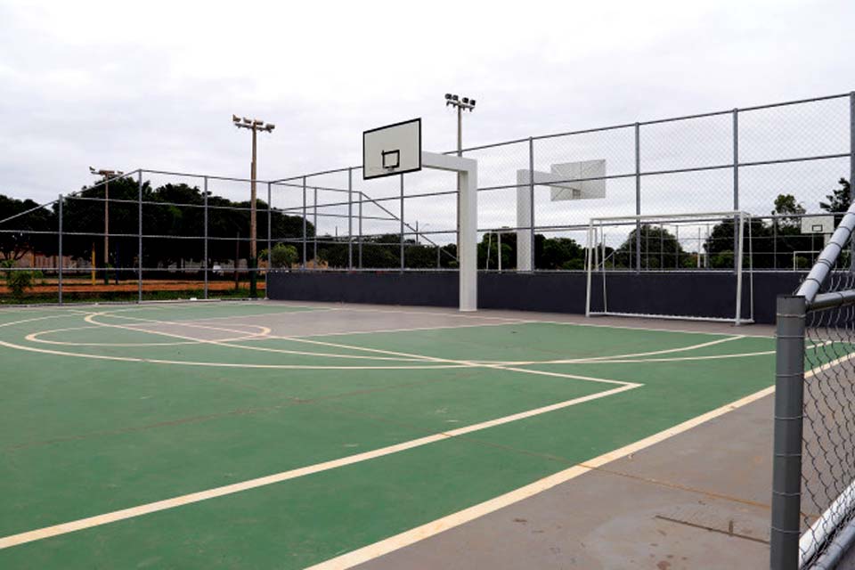 Prefeitura finaliza revitalização de quadras esportivas na capital 