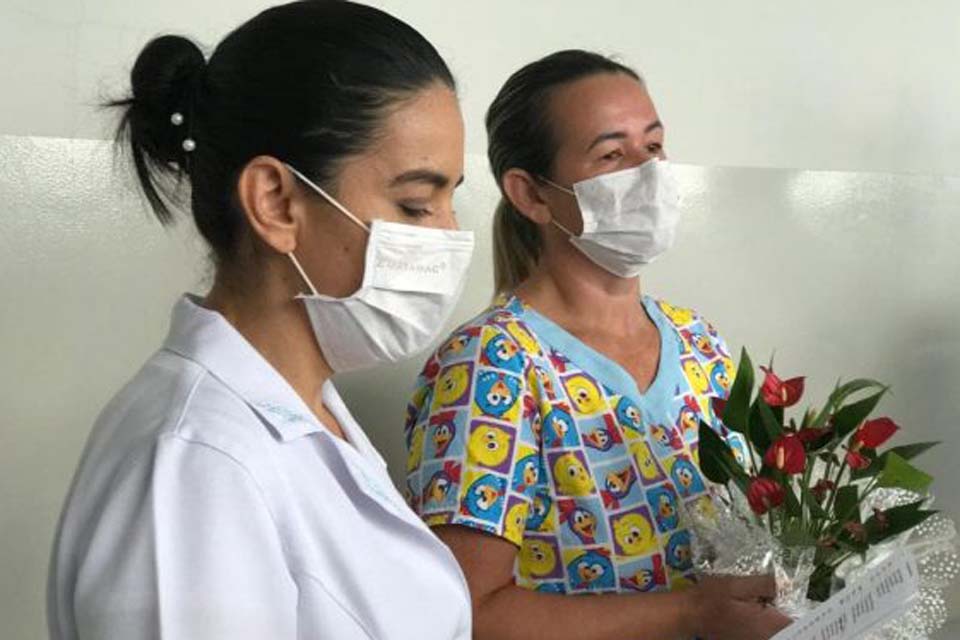 Enfermeira recuperada da Covid-19 volta ao trabalho em Rondônia como exemplo de superação e inspiração