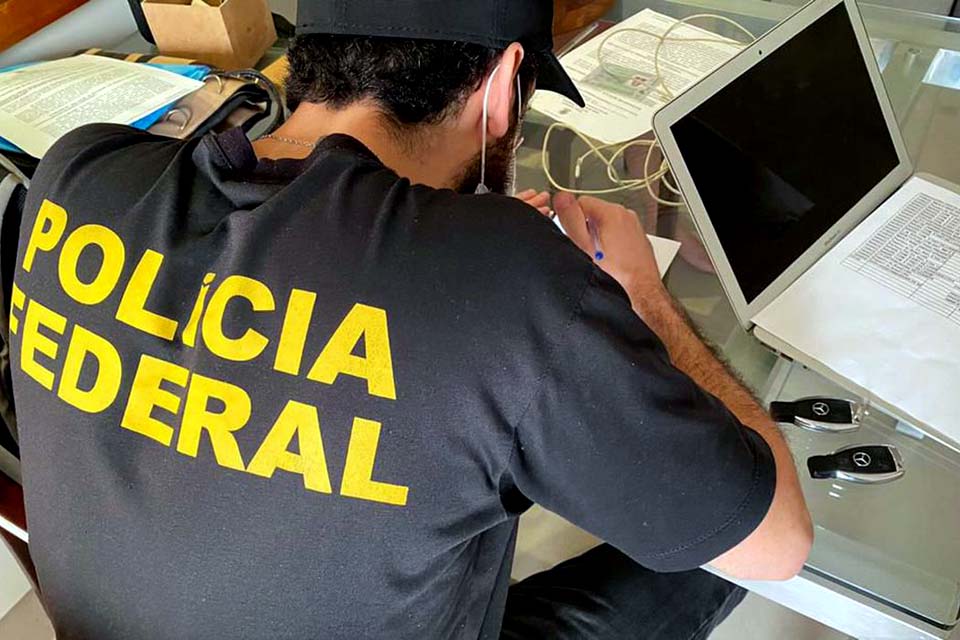 Polícia Federal e Receita combatem lavagem de dinheiro e estelionato