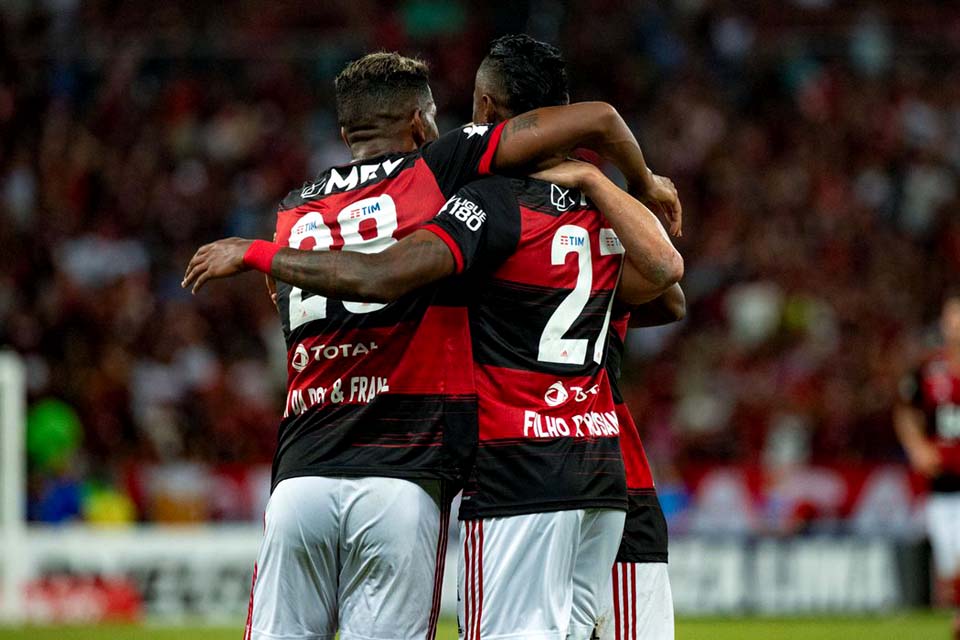 Flamengo fecha acordo com jogadores para redução de 25% dos salários