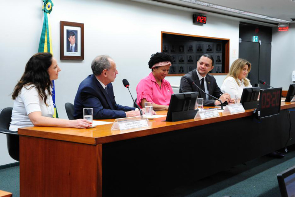 Câmara debate prevenção do câncer de próstata a pedido dos deputados Weliton Prado e Silvia Cristina