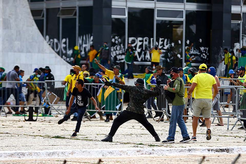 Voto de Alexandre de Moraes é por 17 anos de prisão para mais 5 réus do 8/1