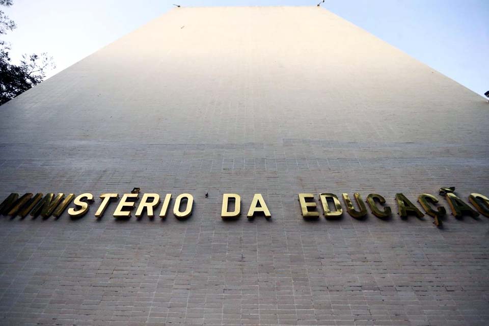 MEC determina volta às aulas presenciais a partir de janeiro