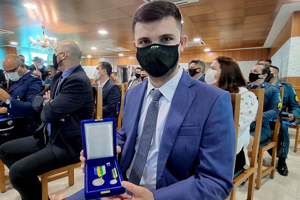 Prefeito João Gonçalves Júnior é homenageado com a medalha Mérito Casa Militar