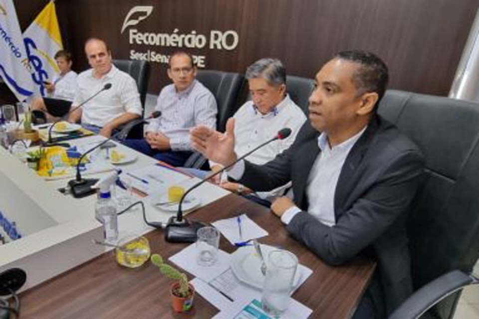 Setur participa de reunião de alinhamento sobre futuras ações ao turismo no Estado com a Fecomércio