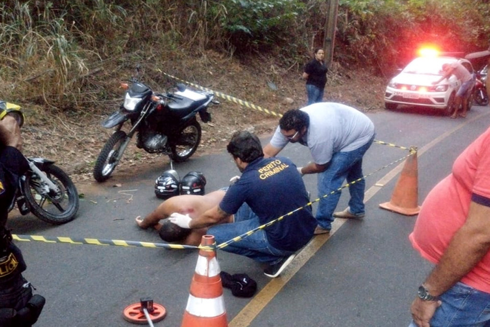 Motociclista morre em colisão frontal entre motos no Morro da Embratel em Ouro Preto