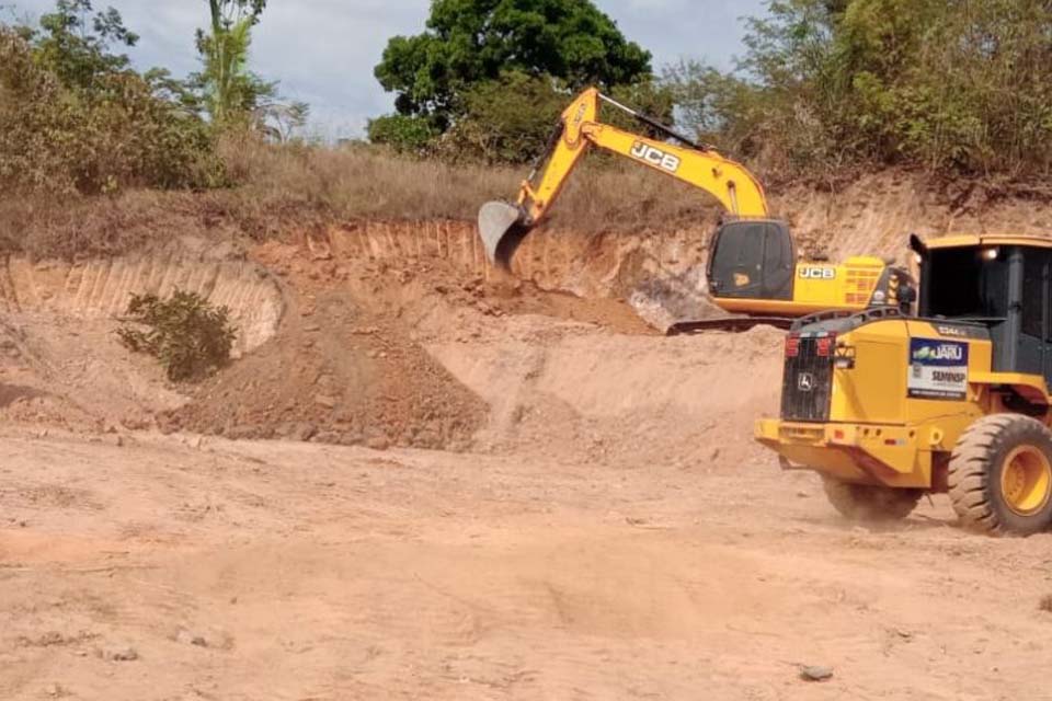 Prefeitura de Jaru realiza encascalhamento em trechos da Linha 630 na região de Tarilândia