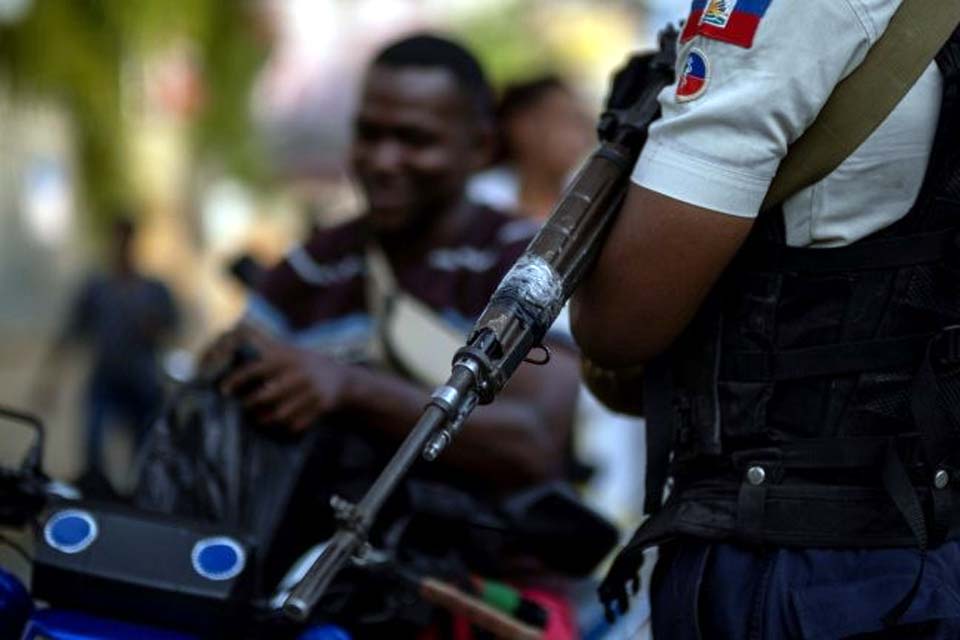 Confrontos entre grupos armados deixam dezenas de mortos no Haiti