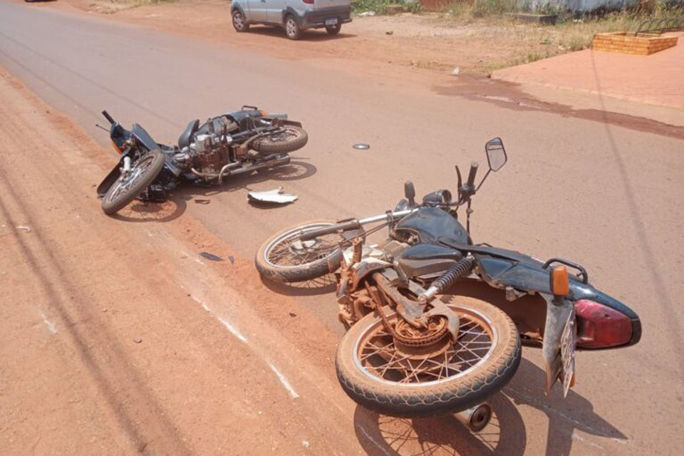 Motociclista inabilitado causa acidente em Rolim de Moura