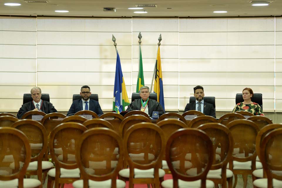 Tribunal de Justiça de Rondônia dá posse a 29 juízes(as) substitutos(as) em solenidade presidida pelo desembargador Marcos Alaor Diniz