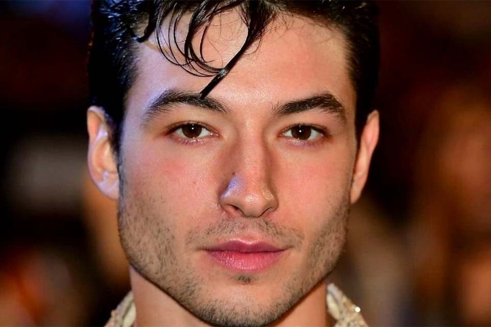 Ezra Miller é suspeito de desaparecimento de mães e três filhos