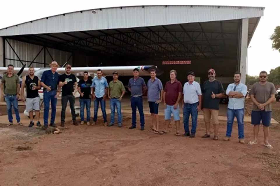 Deputado Jean Mendonça participa de Assembleia do Aeroclube de Espigão e ouve demandas