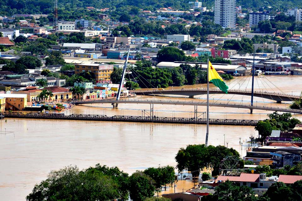 Temendo colapso na saúde, Acre decreta bandeira vermelha