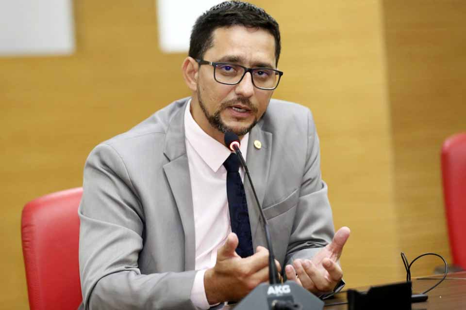 Deputado Anderson quer informações sobre contratação de empresa que fará laudos de insalubridade dos órgãos públicos