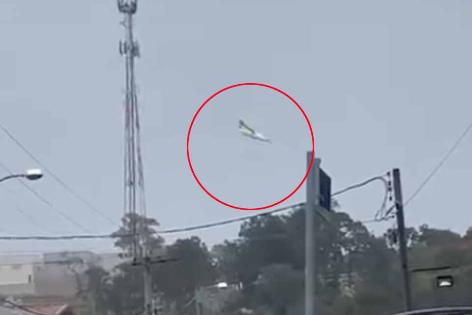 Avião com 62 passageiros cai em São Paulo; Vídeo mostra momento da queda