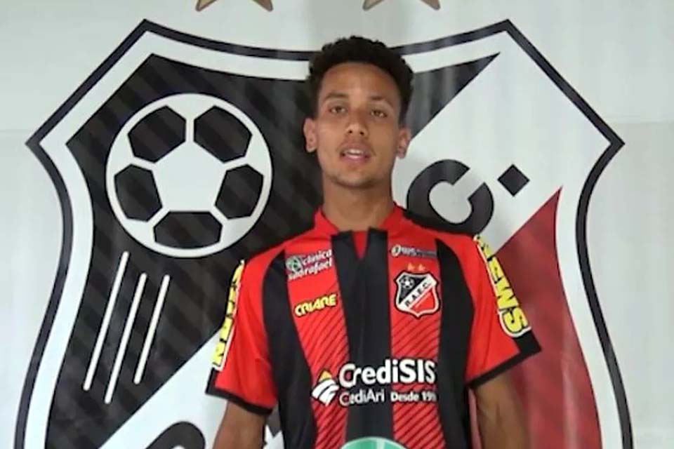 Zagueiro revelação do Villa é apresentado no Real