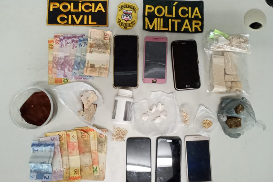 Polícia visita três “bocas de fumo”, apreende drogas, veículos e celulares