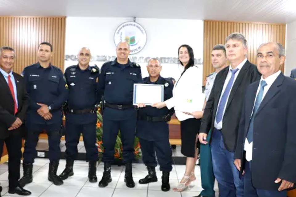 Poder Legislativo de Espigão do Oeste homenageia Policiais Militares com a Moção de Aplausos