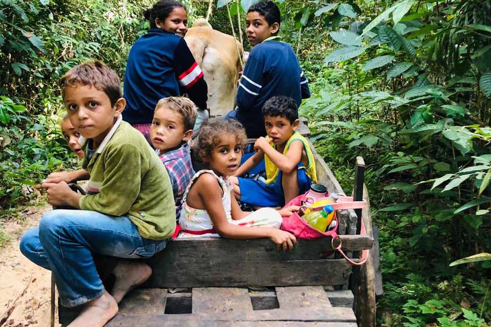 Termo de Ajustamento de Conduta garante transporte, educação e escola para crianças da Zona Rural de Porto Velho