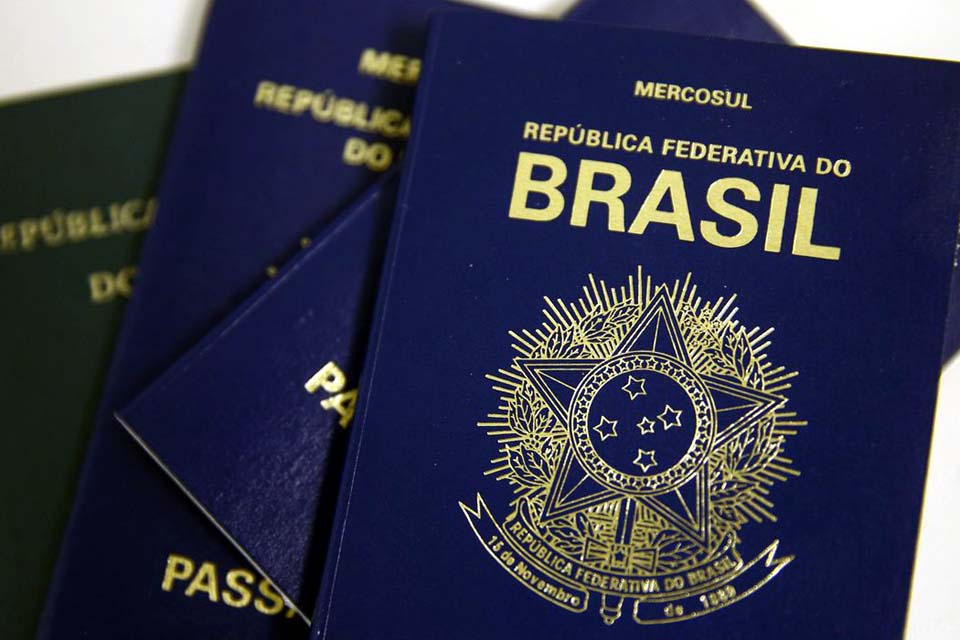 Polícia Federal anuncia normalização na emissão de passaportes