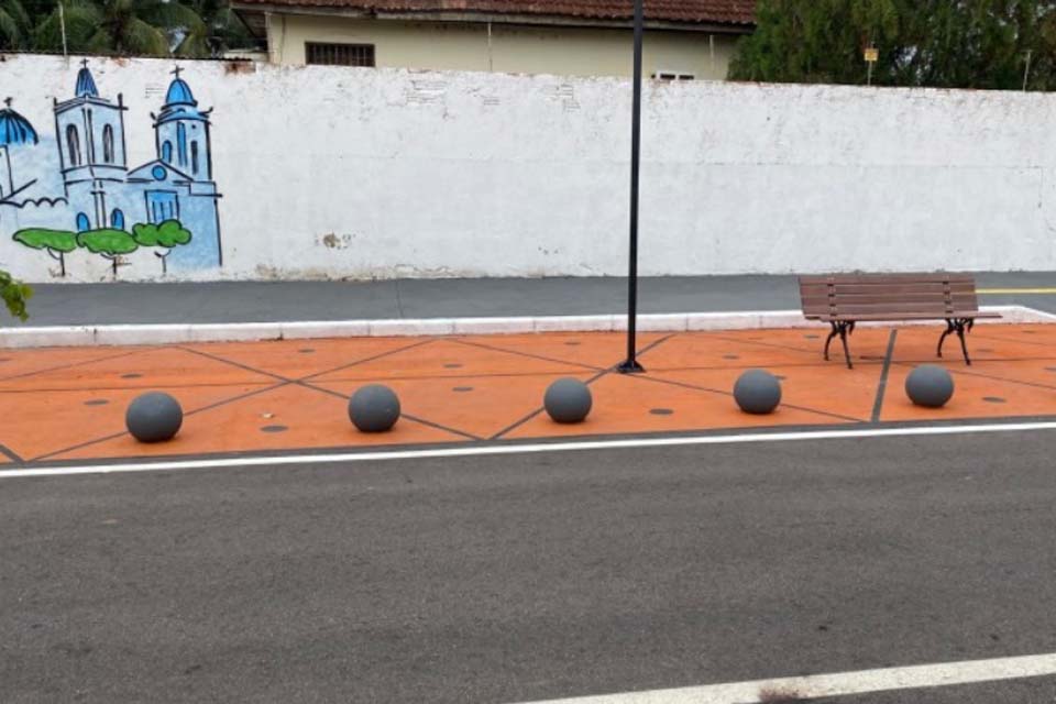 Prefeitura lamenta furto de banco da “Calçada Criativa”, inaugurada recentemente em Porto Velho