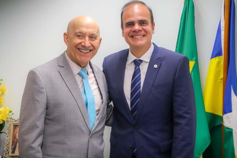 Deputado Alan Queiroz e senador Confúcio Moura discutem avanços na construção da Ponte Binacional