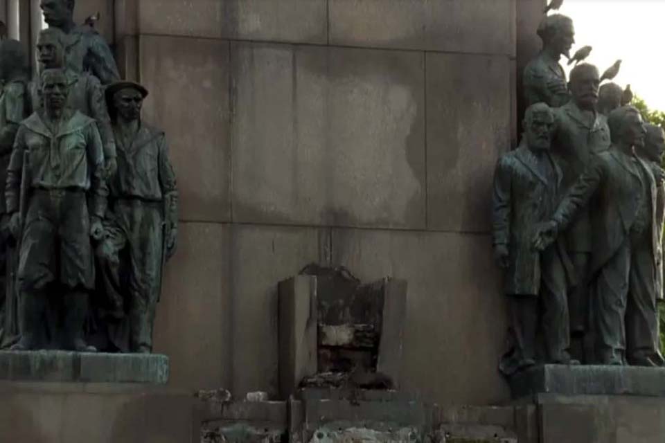 Estátua em monumento a Marechal Deodoro da Fonseca é furtada no Rio