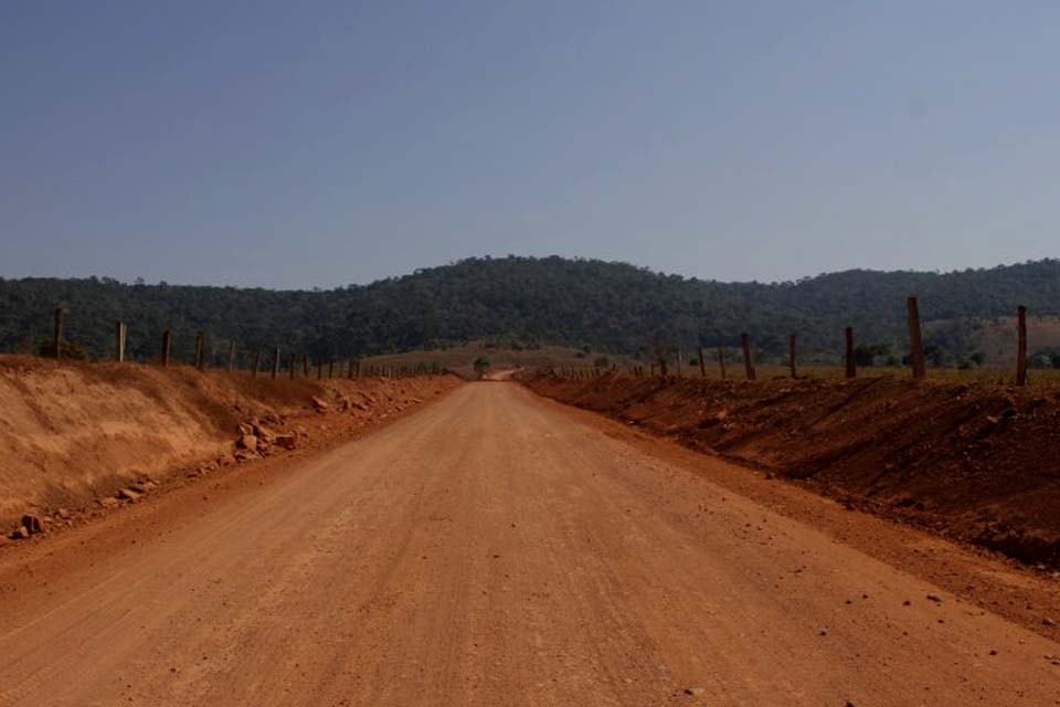 Governo de Rondônia intensifica recuperação de rodovias estaduais em Ji-Paraná e Presidente Médici