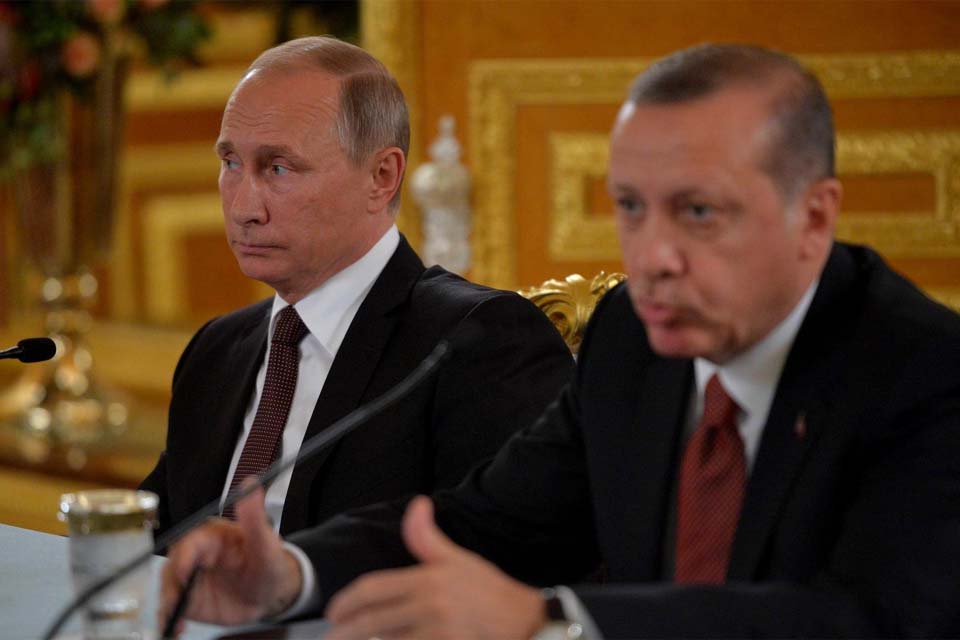 Erdogan tenta convencer Putin a retomar acordo de grãos do Mar Negro