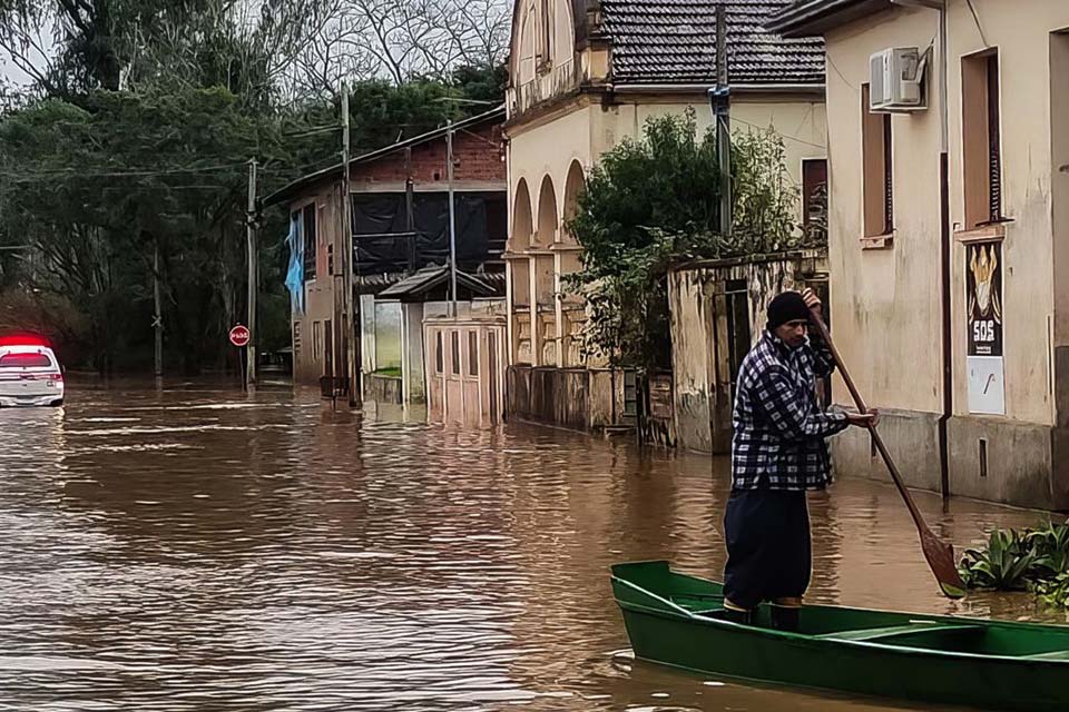 Com avanço de frente fria, RS permanece em alerta para temporais