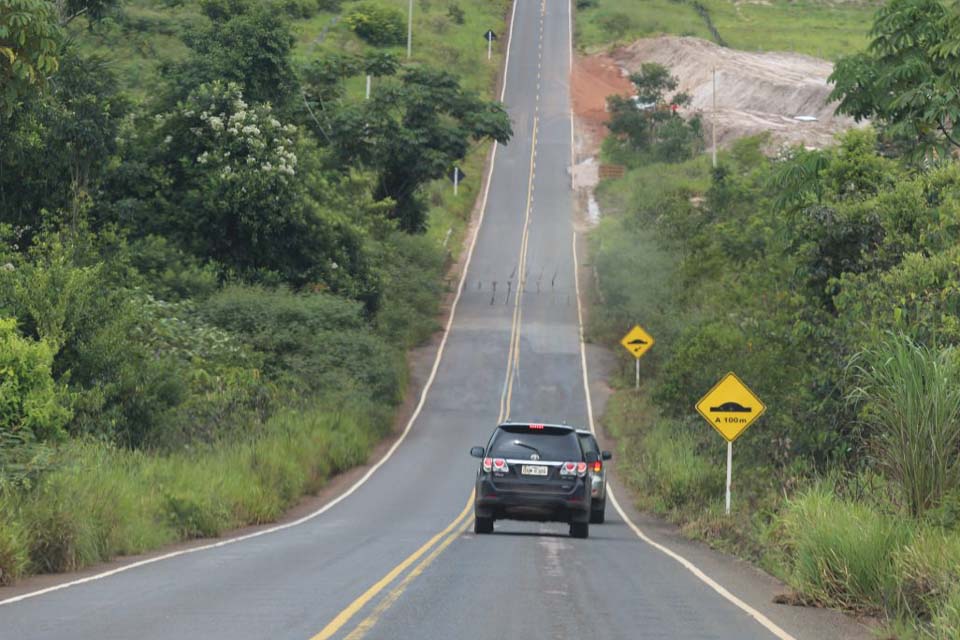 Rodovias asfaltadas e aeroportos recebem serviços de sinalização horizontal em Rondônia