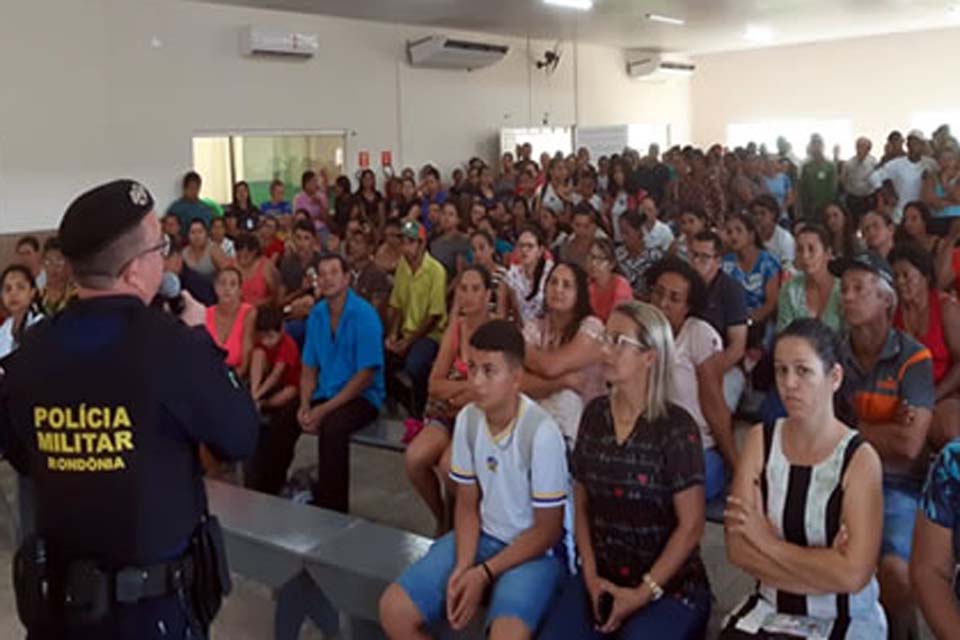 Durante reunião PM esclarece e tranquiliza pais de alunos sobre ameaças de ataques a escola