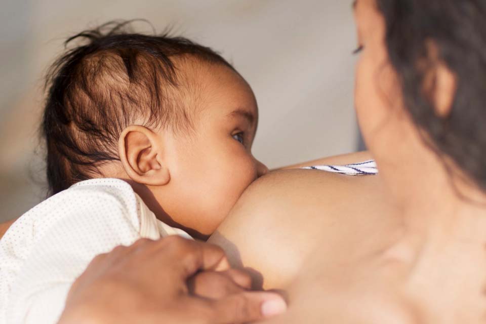 Servidora da Saúde do município mobiliza mães em campanha em prol da amamentação