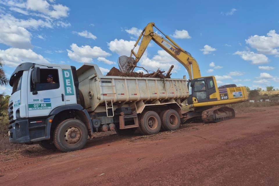 Início das obras de asfaltamento na Linha 208 beneficia moradores do distrito de Nova Estrela, em Rolim de Moura