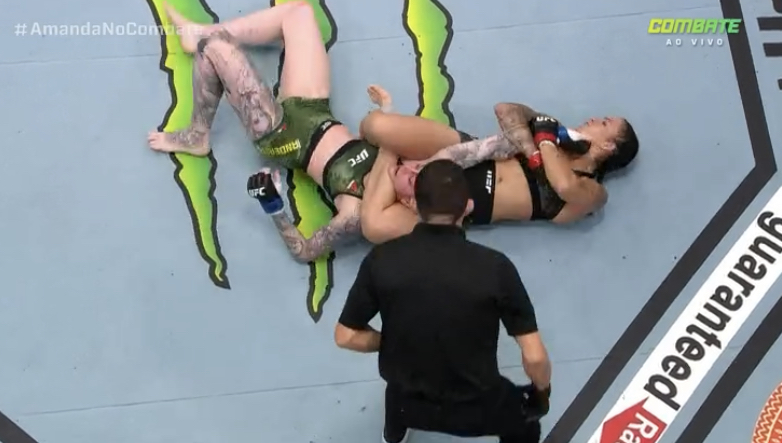 Arrasadora! Amanda Nunes atropela Megan Anderson e mantém cinturão do UFC 259; VÍDEO