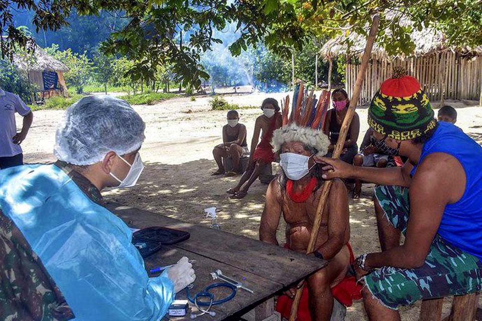 Comitê vai monitorar impactos da covid-19 sobre índios de Manaus