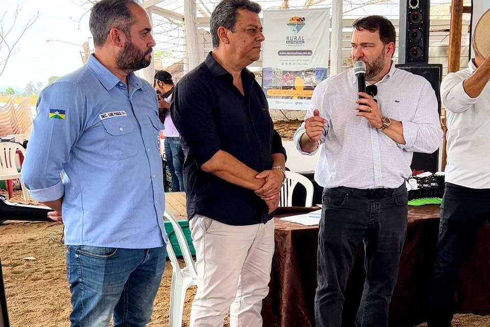 Deputado Alex Redano destina R$ 800 mil reais para recuperação de linhas vicinais em Monte Negro