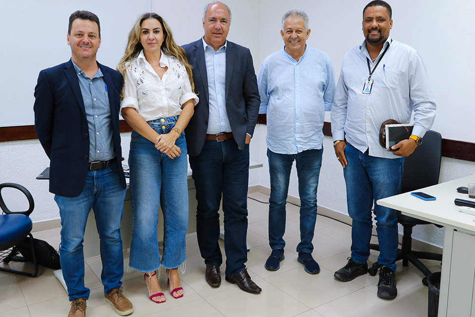 Condições das estradas e transporte escolar são temas de reunião entre MPRO e SEMAGRIC em Porto Velho