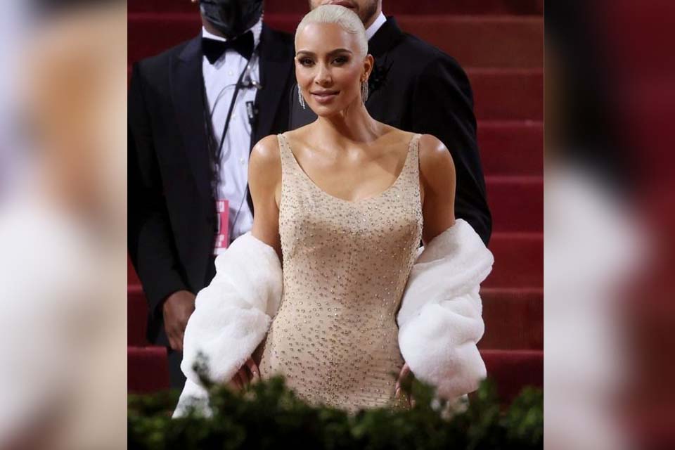 Kim Kardashian usa vestido de Marilyn Monroe no Met Gala