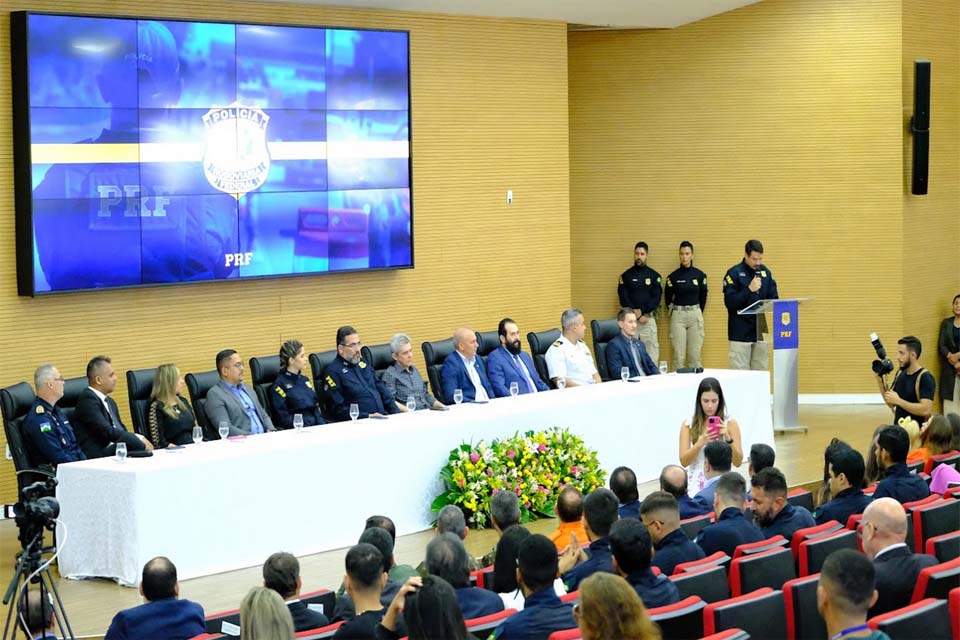                Deputados estaduais participam de posse de nova superintendente da PRF em Rondônia