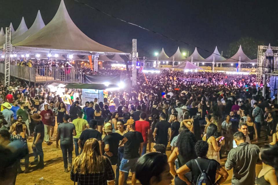 12ª Expovel retorna com apresentações de peões e show nacional; evento retorna após 11 anos com diversas atrações artísticas